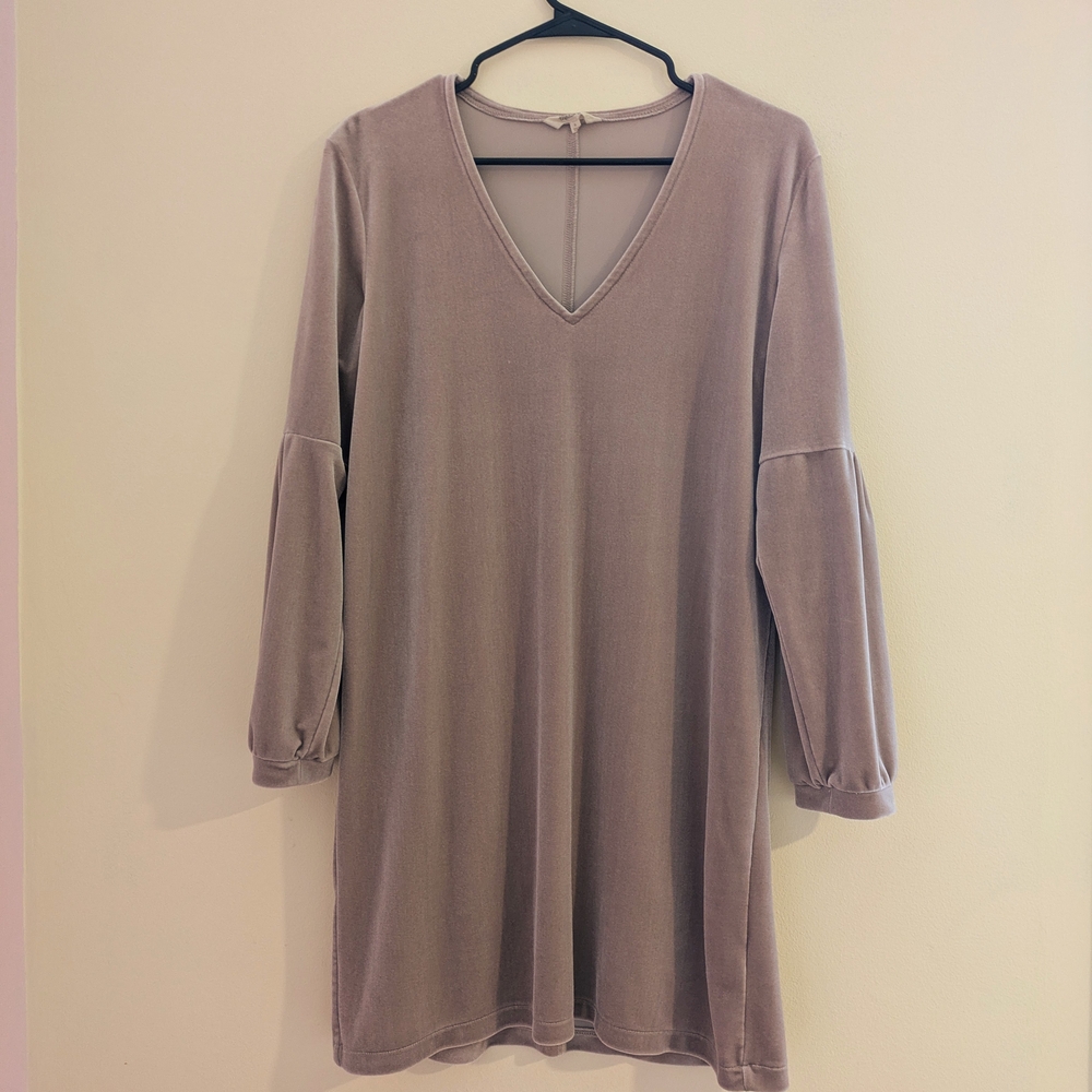 Elegant Mauve V-Neck Dress